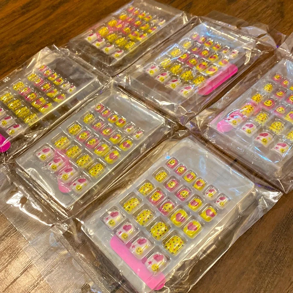Y2k Inspired Set of 6 Kids Press On Nails